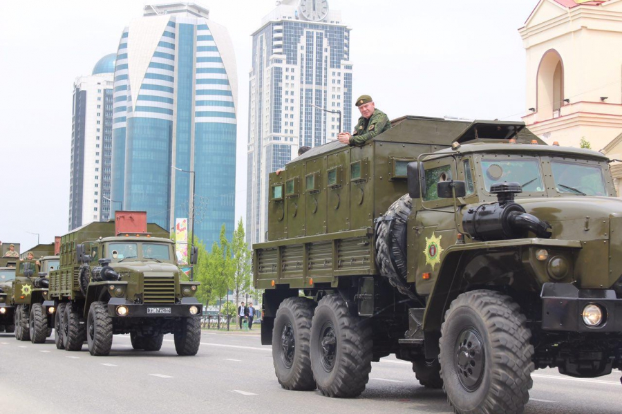 Первую репетицию военного парада к 9 мая провели в Грозном