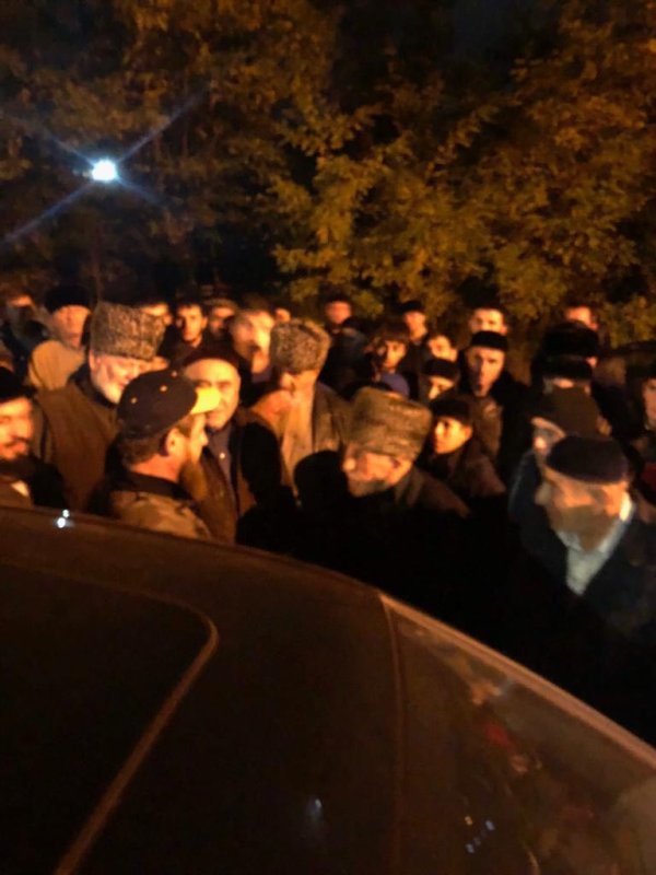 Глава ЧР посетил ингушское село Сурхахи и встретился со старейшиной Мухажиром Нальгиевым