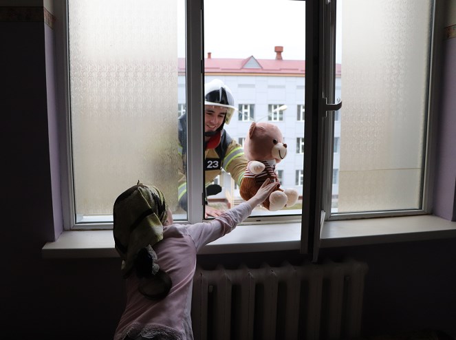 УЖЕ ПОЗДРАВИЛИ: В ГРОЗНОМ 8 МАРТА ОТМЕТИЛИ ОФИЦИАЛЬНО И «ПО-ПОЖАРНОМУ»