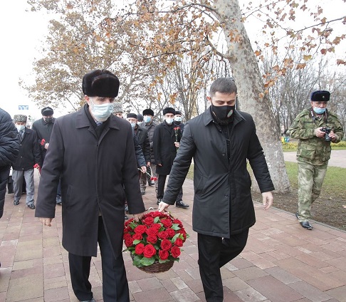 В Грозном возложили цветы к мемориалу погибших журналистов