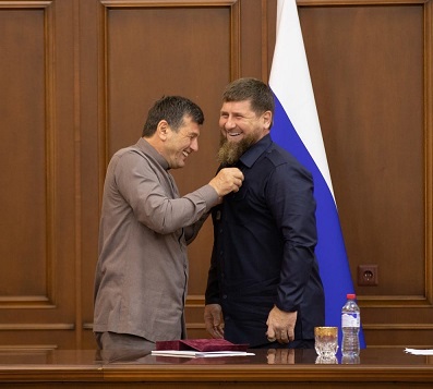 Рамзана Кадырова наградили орденом за сохранение чеченского языка