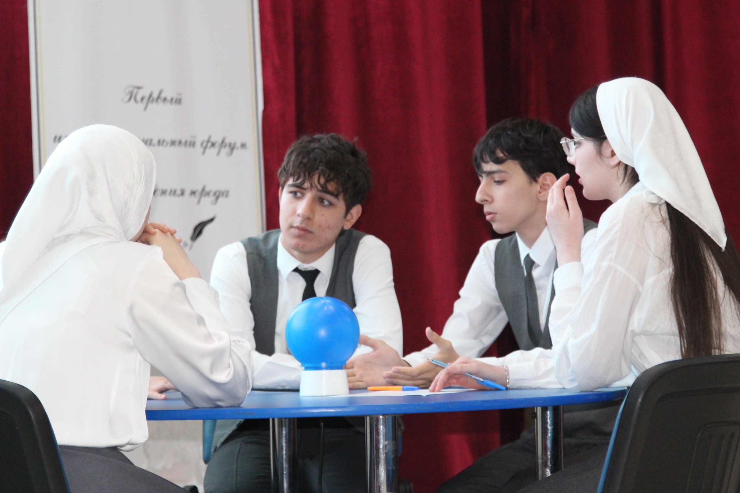 Тройка призеров финальной игры по интеллектуальной игре «Брэ