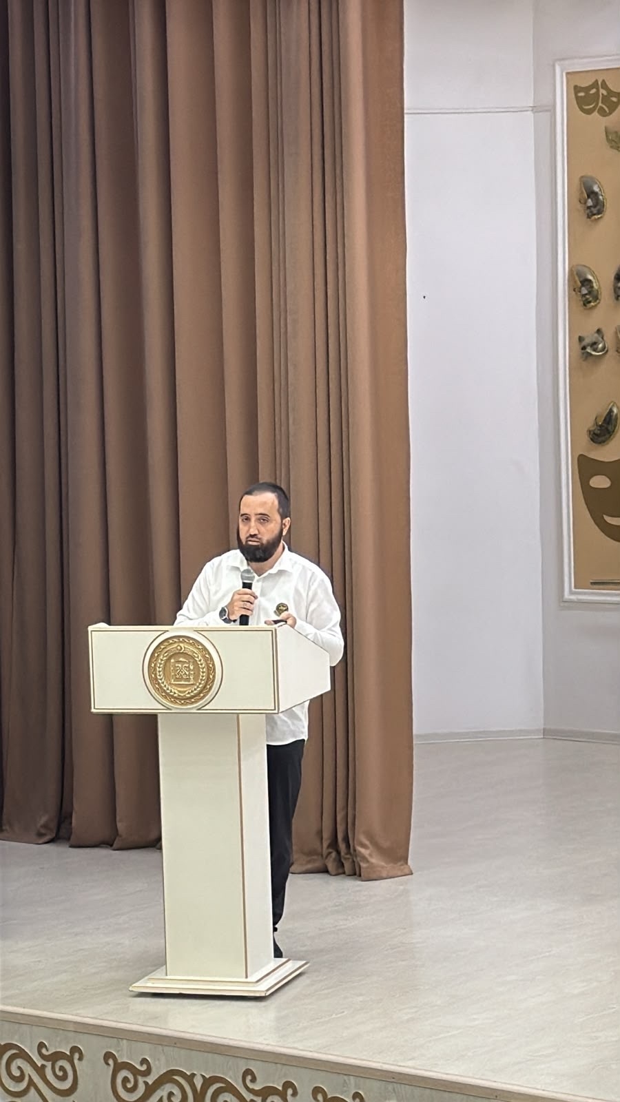 Советник директора по воспитанию и взаимодействию с детскими