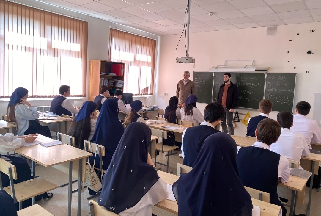 Поисковики провели урок мужества в школе №39 Грозного