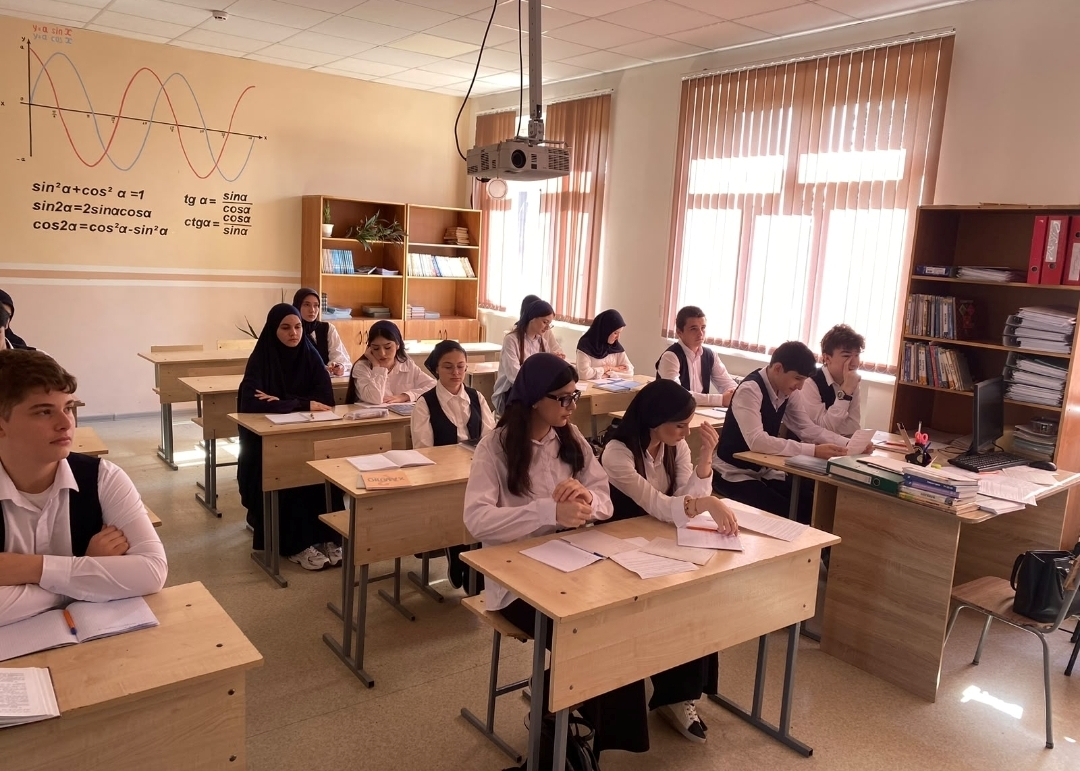 Поисковики провели урок мужества в школе №39 Грозного