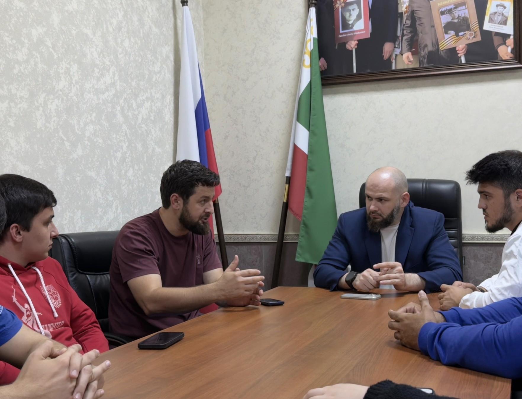 Ахтаханов провёл встречу с руководителями молодёжных организаций